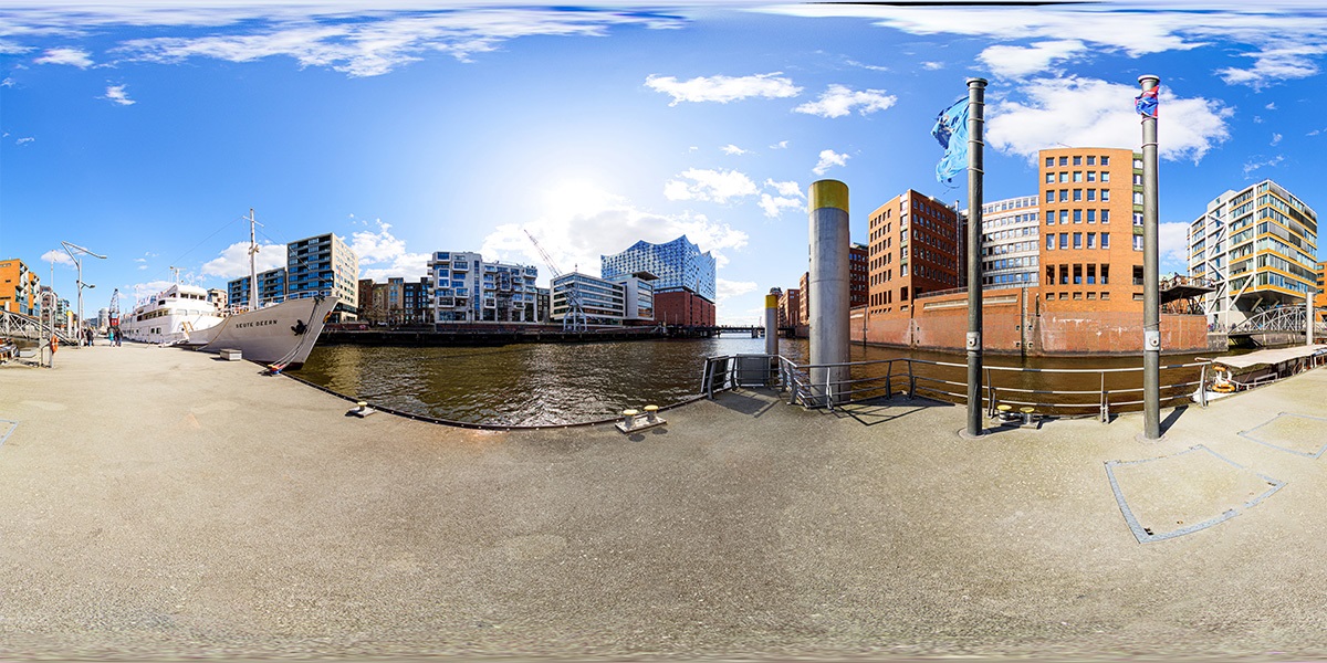 Ein ausgeklapptes 360°-Foto im Equirectangularformat, welches den Traditionshafen in der Hamburger HafenCity zeigt.