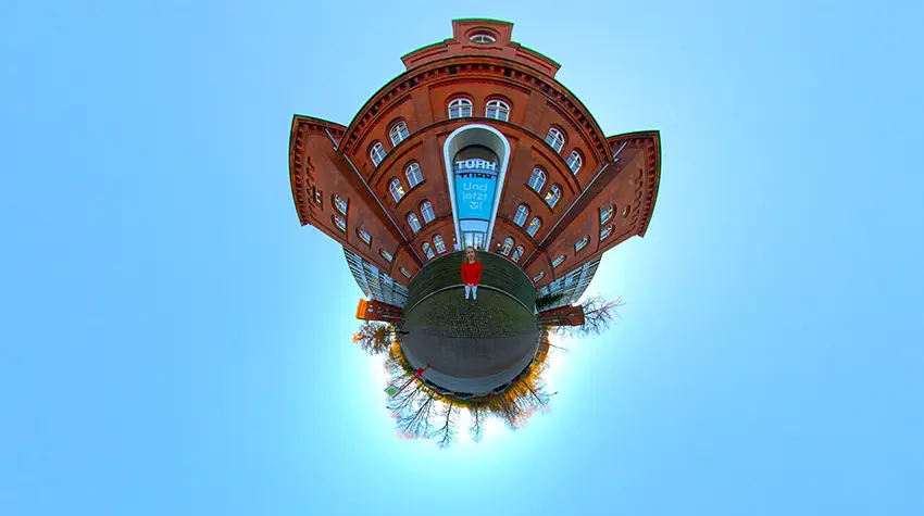360-Grad-Aufnahme der TU Hamburg als Little-Planet-Ansicht