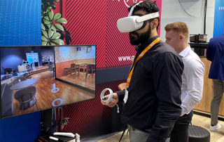 Mit einer VR-Brille lässt sich der Messestand virtuell erweitern und Kund:innen können zum Beispiel direkt in den Showroom eintauchen.