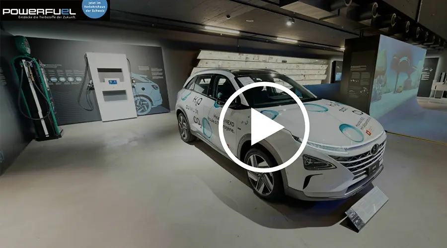 Startansicht des virtuellen Messestands von Powerfuel mit Fahrzeug